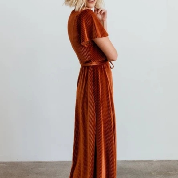 Asymmetrical Velvet Ribbed Dress - Picture 4 of 5